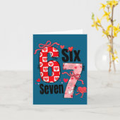 6 7 Valentine Six Seven Meme Coquette Bow Hearts  カード (黄色い花)