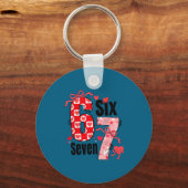 6 7 Valentine Six Seven Meme Coquette Bow Hearts キーホルダー (正面)