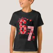 6 7 Valentine Six Seven Meme Coquette Bow Hearts Tシャツ (正面)