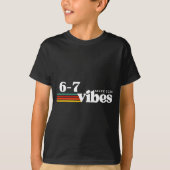 6 7 Vibes 2025 67 Meme Trendy Retro Funny Saying  Tシャツ (正面)