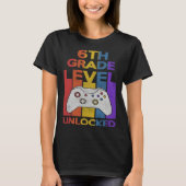 6th Grade Level Unlocked Video Gamer Back to Schoo Tシャツ (正面)