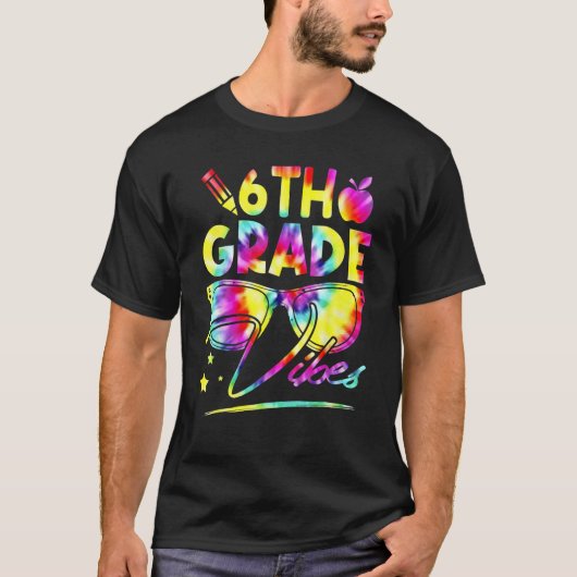 6th Grade Vibes Retro Back To School Rainbow Tie D Tシャツ (正面)