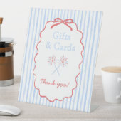 7ストライプの月4日ギフト・カードの看板 台座サイン (インサイチュ)