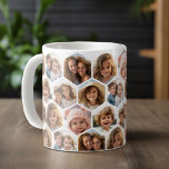 7フォトコラージュ – 六角パタファンキーーン コーヒーマグカップ<br><div class="desc">ハニカファンキーンパターン写真コラージュ正方形の写真は最高のこのテンプレートで動作。このお気に入りのおもしろいテンプレートに写真を追加するこのグリッドには、正方形の写真や任意の写真を使用できる。</div>