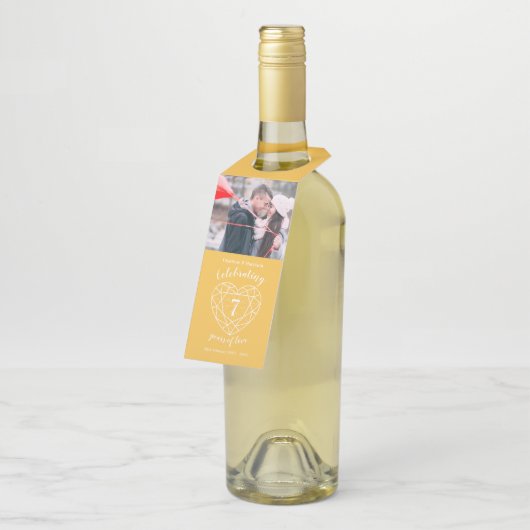 7周年記念写真結婚ゴールデンサファイア ボトルネックタグ (アングル)