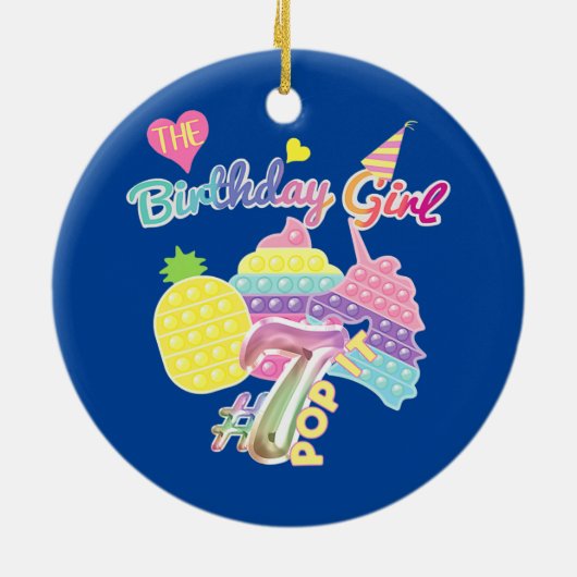 7年ポップ・アートのの老女の子パーティーのための誕生日  セラミックオーナメント (裏面)