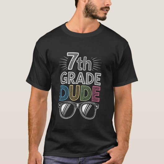 7年生の兄ちゃん 小学校1年生の背後霊 Tシャツ (正面)