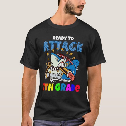 7年生の少年シャークを攻撃する準備ができてSchに戻る Tシャツ (正面)