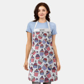 7月のカップケーキのピンク愛国的パーソナライズされた4日 エプロン (着用した状態)