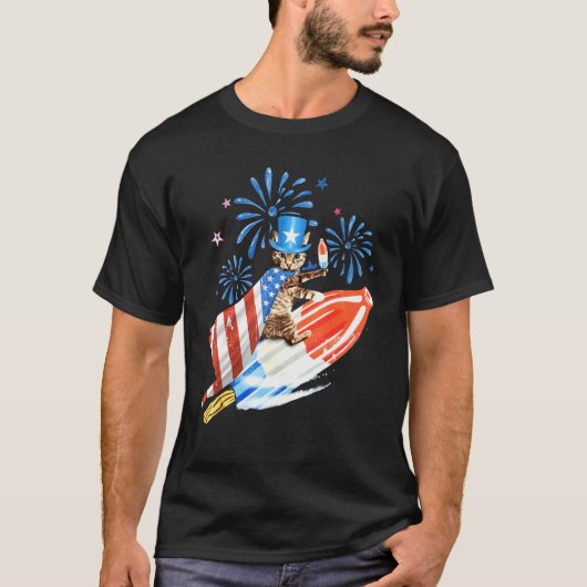 7月のキャット4thロケットとFireworks Usa Patrioti Tシャツ (正面)