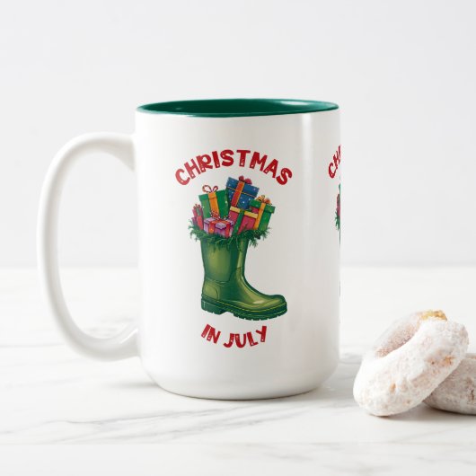 7月のクリスマス、サンタの幸せのブーツ ツートーンマグカップ (ドーナツ)