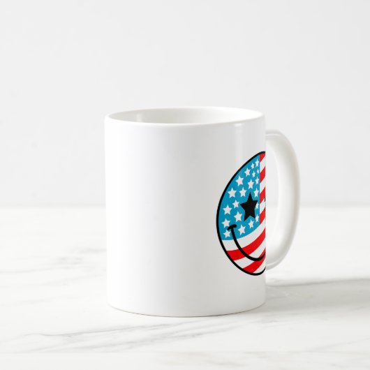 7月のハッピー第四Groovyスマイル顔赤白青 コーヒーマグカップ (正面右)