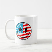 7月のハッピー第四Groovyスマイル顔赤白青 コーヒーマグカップ (左)