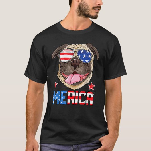 7月のプグ4日アメリカ国旗の愛国犬 Tシャツ (正面)