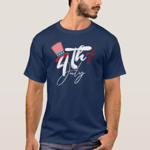 7月の四日文字と愛国的な帽子デザイン Tシャツ