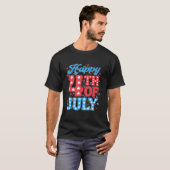7月の幸せ4th愛国的なレトロ花火の男性を見る tシャツ (正面フル)