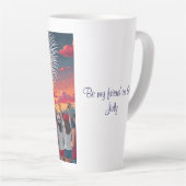 7月の愛国的な4th花火お祝い群集 カフェラテマグ (右アングル)