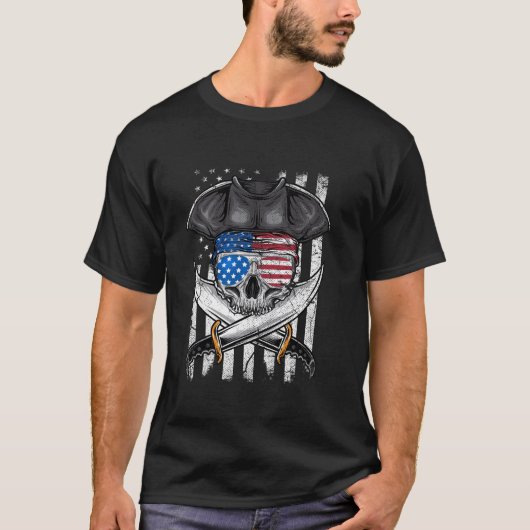 7月の海賊4日アメリカ国旗おもしろい Tシャツ (正面)
