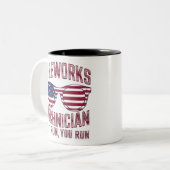 7月の米国の消防士おもしろい士 ツートーンマグカップ (正面左)