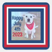 7月4ストライプの日赤白青かわいい犬の写真 スクエアシール (正面)