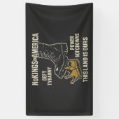 7月4日のアメリカアンチトランプで王なし 横断幕 (縦)