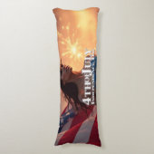 7月4日のデザイン – 花火と自由 ボディピロー (正面縦)