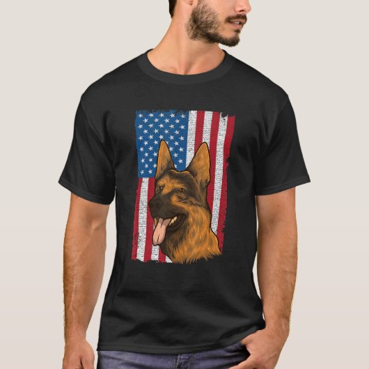 7月4日のドイツ羊飼い愛国犬アメリカ人 Tシャツ (正面)