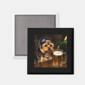 7月4日のビールを飲むヨーキーの犬の面白いミーム マグネット (正面/裏面)