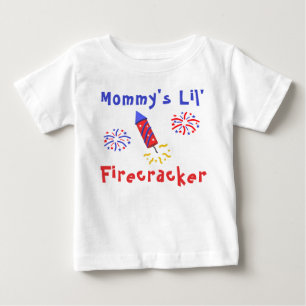 7月4日のママのLil'Firecrcker ベビーTシャツ