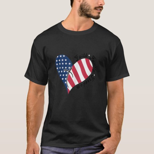 7月4日の信仰家族の自由愛国心アメリカ合衆国 Tシャツ (正面)
