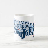 7月4日の安全で幸せ コーヒーマグカップ (中央)