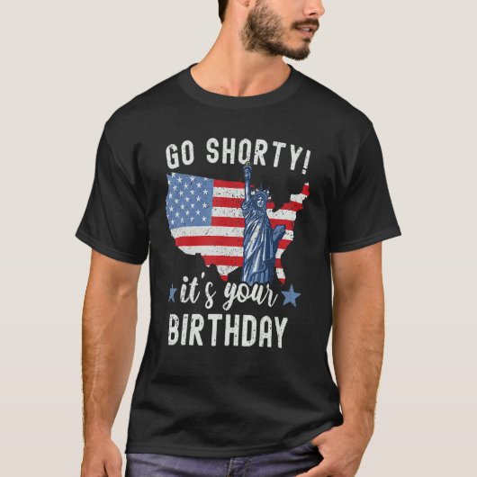 7月4日の愛国的な行くショートティそれはあなたの誕生日 Tシャツ (正面)