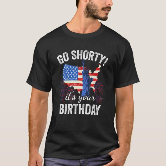 7月4日の愛国的な行くショートティそれはあなたの誕生日 Tシャツ (正面)