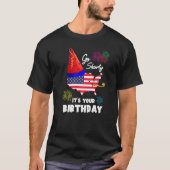 7月4日の愛国的な行くショートティそれはあなたの誕生日 Tシャツ (正面)