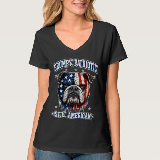7月4日の独立記念日にぴったりな、愛国心あふれる気難しいブルドッグTシャツ Tシャツ