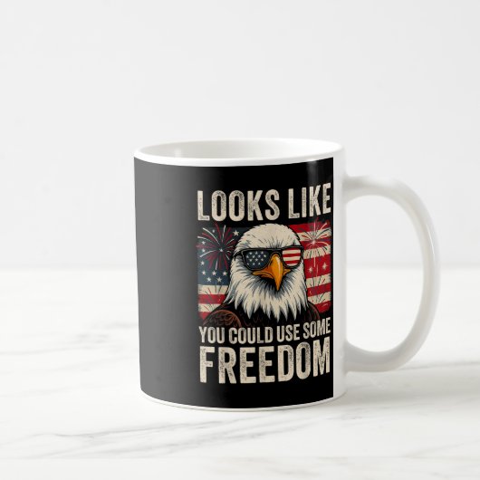 7月4日の米国旗のミームは自由が必要なように見える コーヒーマグカップ (右)