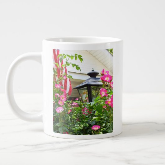 7月4日の花 – マーサのブドウ園 ジャンボコーヒーマグカップ (左)