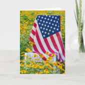 7月4日の誕生日の旗の黄色いデイジー カード (正面)