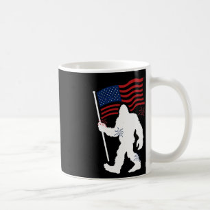 7月4日のHおもしろいでアメリカ国旗を持つビッグフット コーヒーマグカップ