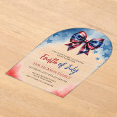 7月4日アメリカ国旗の弓アーチ アクリル招待状 (レイダウン)