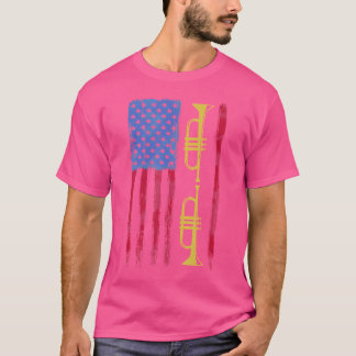 7月4日アメリカ国旗の愛国的なトランペット Tシャツ