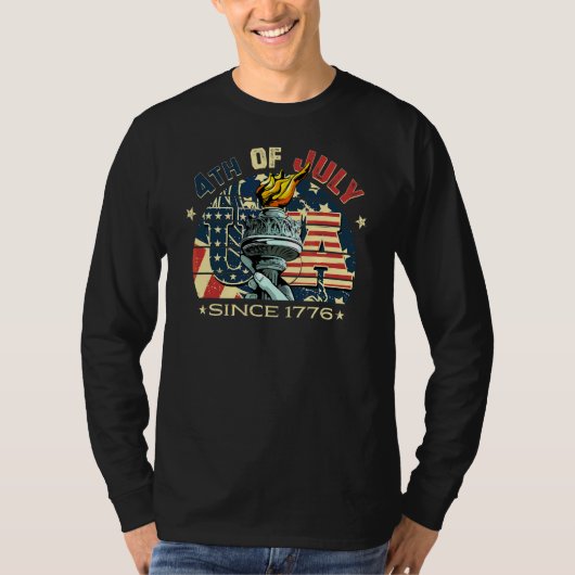 7月4日アメリカ国旗の愛国的なリベの像 Tシャツ (正面)