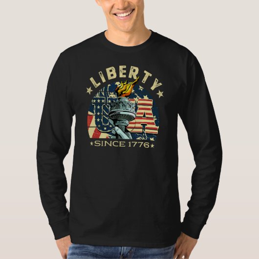7月4日アメリカ国旗の愛国的なリベの像 Tシャツ (正面)