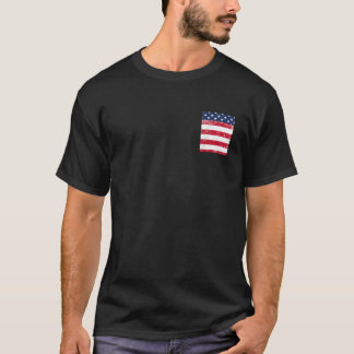 7月4日アメリカ国旗を掲げたアメリカのポケット Tシャツ
