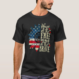 7月4日アメリカ国旗Tのせいでフリーの故郷 Tシャツ