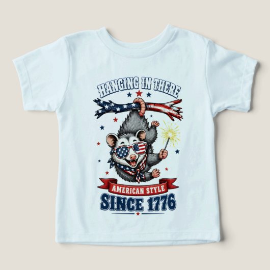 7月4日オポッサムぶら下がりトドラーTシャツ (デザイン正面)