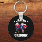 7月4日ジェームズマディソングリディジェームズグリディン キーホルダー (正面)