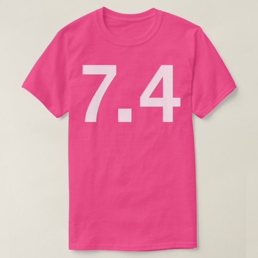 7月4日タイポグラフィinホワイト文字1 tシャツ (デザイン正面)