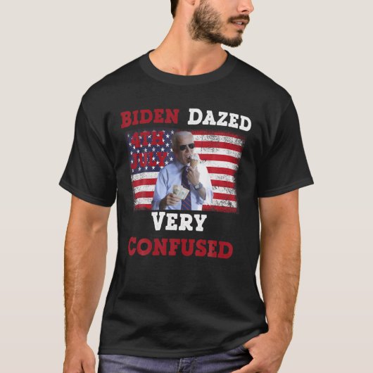 7月4日バイデン氏は非常に混乱し、Politica目をおもしろい見張った Tシャツ (正面)