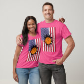 7月4日バスケットボール米国国旗の愛国少年 Tシャツ (ユニセックス)
